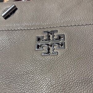 Tory Burch women gray leather purse with silver accents crossbody strap missing
